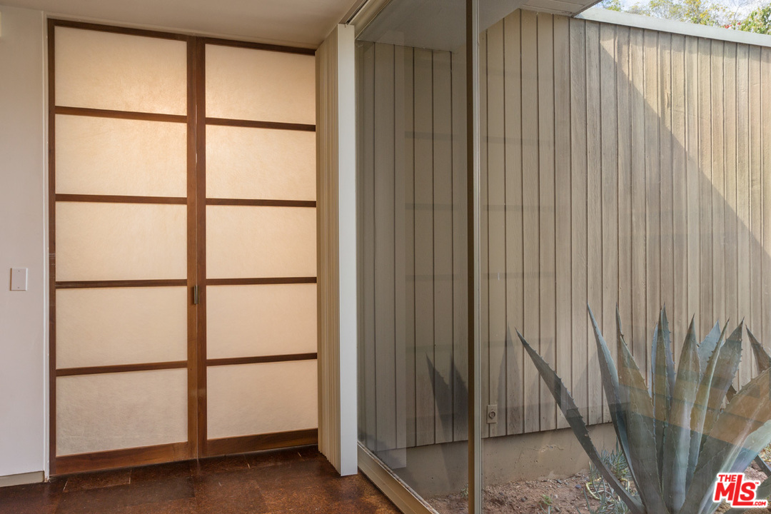 1035 Summit Drive Beverly Hills, CA 90210 - Photo 10 of 30