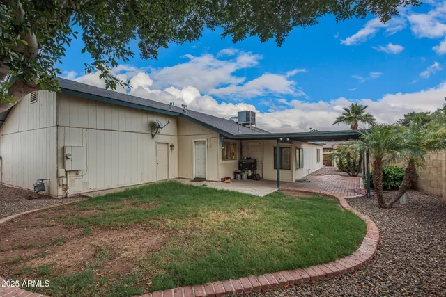 a view of a pathway with a yard
