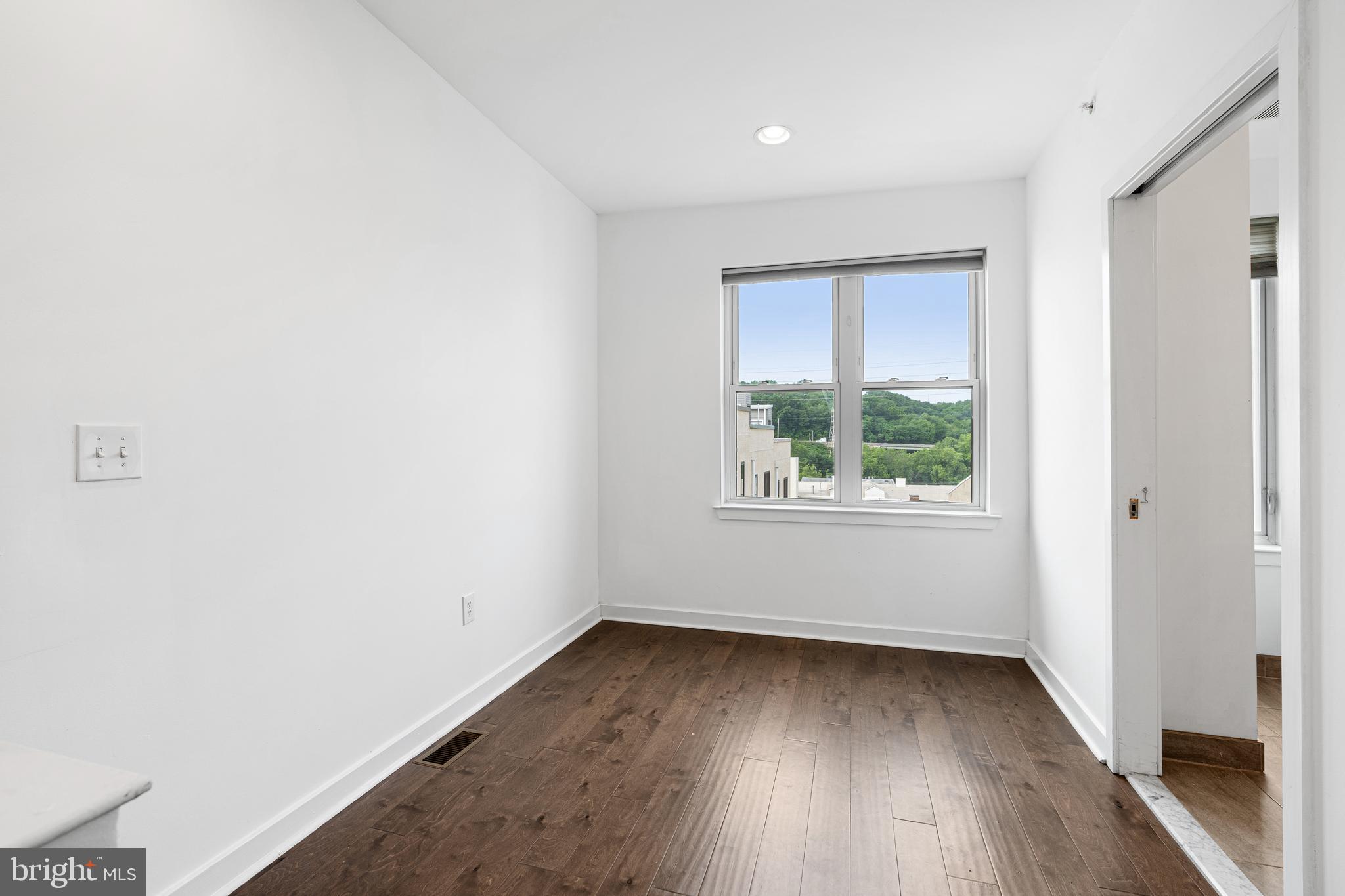4118 Tower Street Philadelphia, PA 19127 - Photo 17 of 32 3rd Floor Living Room