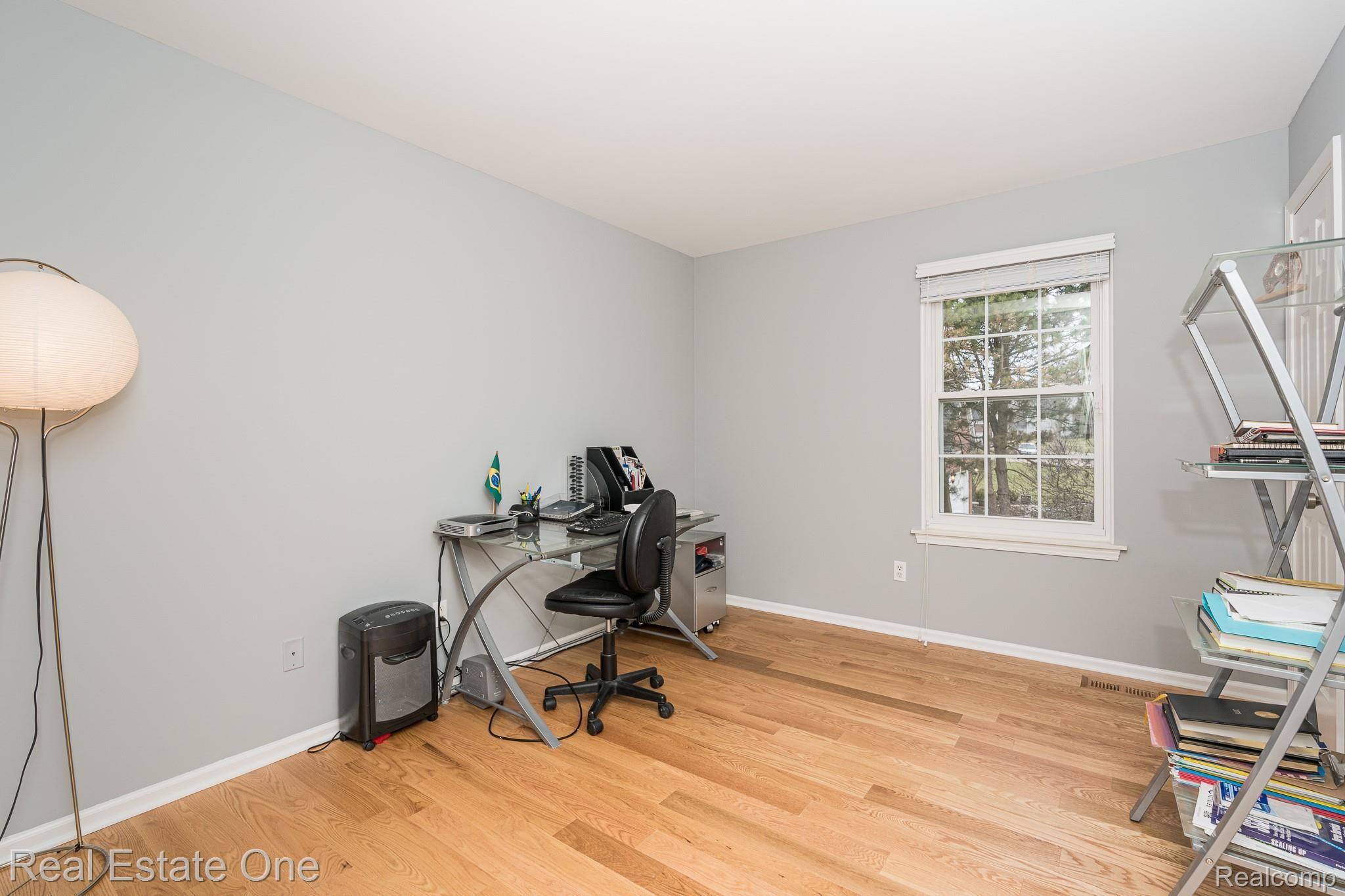 187 Saxon Court Rochester, MI 48307 - Photo 28 of 47 187 Saxon Ct MLS-W030.jpg