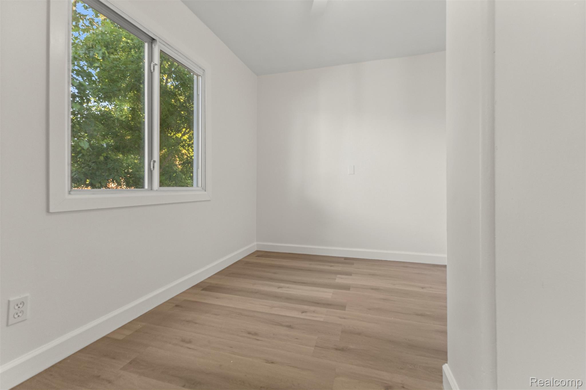4380 Springwells Street Detroit, MI 48210 - Photo 6 of 31 5.jpg
