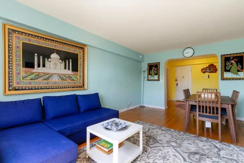 $199,900 | 142 Garth Road, Unit 2H, Scarsdale, NY 10583