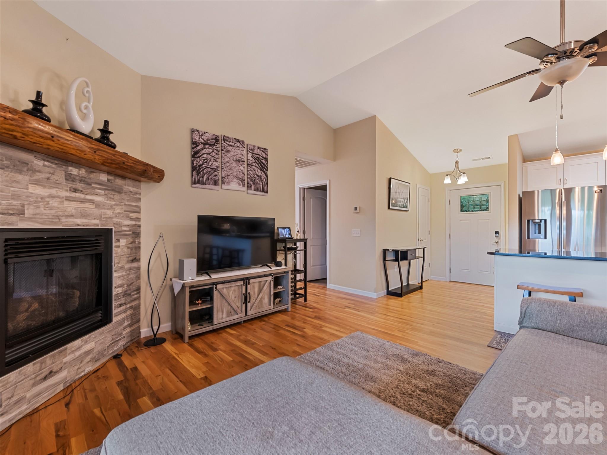 404 Loop Road Clyde, NC 28721 - Photo 6 of 48 Gallery Image 6
