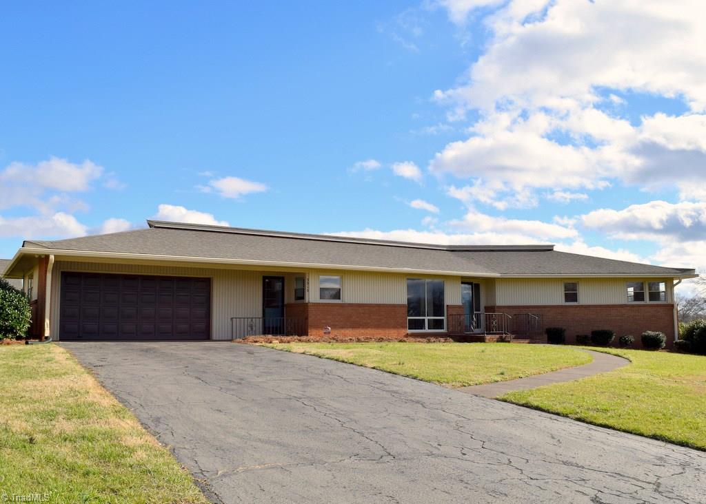 3515 Grandview Club Road Pfafftown, NC 27040 - Photo 1 of 19 Gallery Image 1