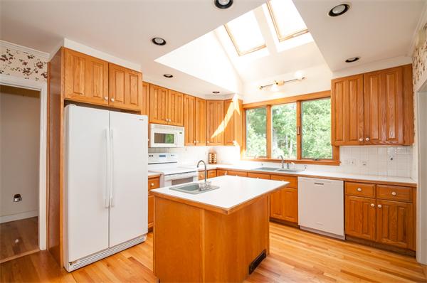 564 Springs Road Bedford, MA 01730 - Photo 4 of 27 Gallery Image 4