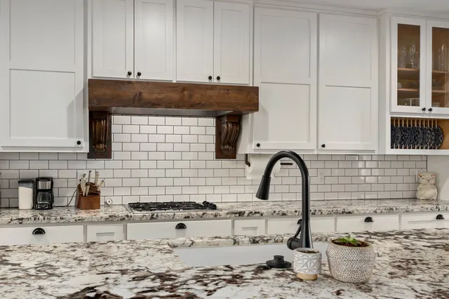 $979,500 | 1138 Creekside Lane, Weimar, TX 78962