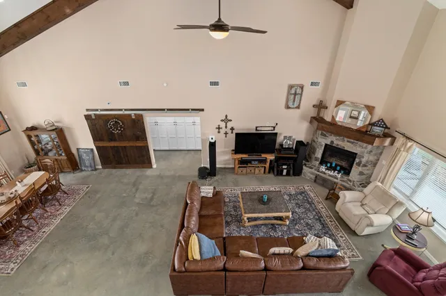 $979,500 | 1138 Creekside Lane, Weimar, TX 78962