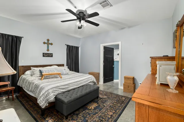 $979,500 | 1138 Creekside Lane, Weimar, TX 78962