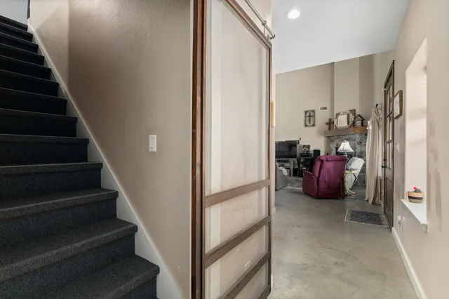 $979,500 | 1138 Creekside Lane, Weimar, TX 78962