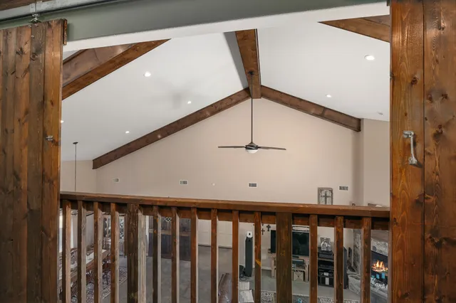 $979,500 | 1138 Creekside Lane, Weimar, TX 78962