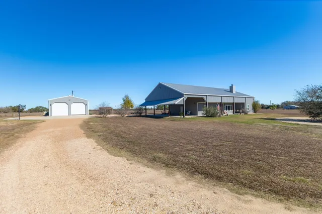 $979,500 | 1138 Creekside Lane, Weimar, TX 78962