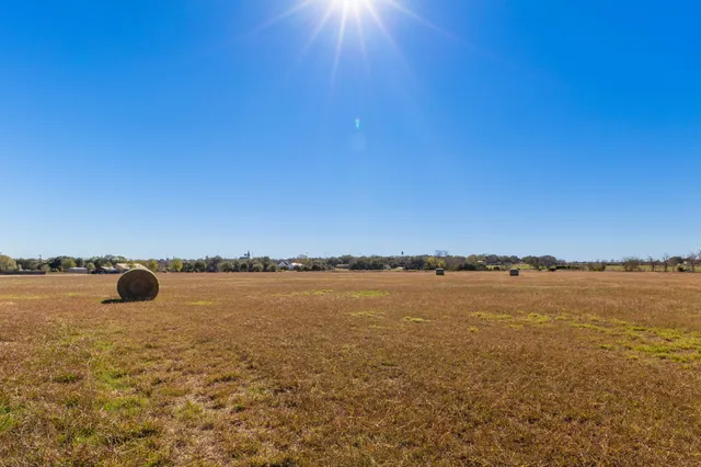 $979,500 | 1138 Creekside Lane, Weimar, TX 78962