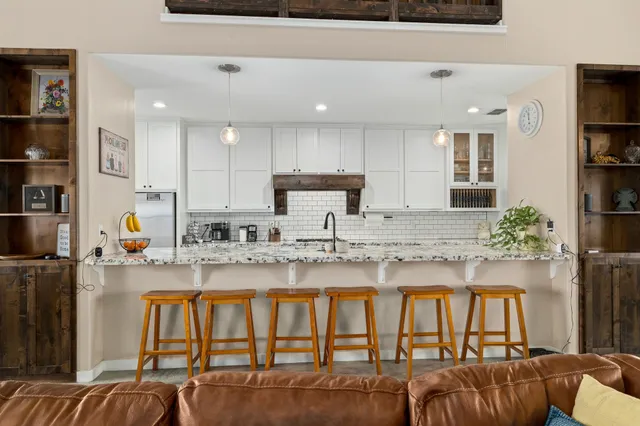 $979,500 | 1138 Creekside Lane, Weimar, TX 78962