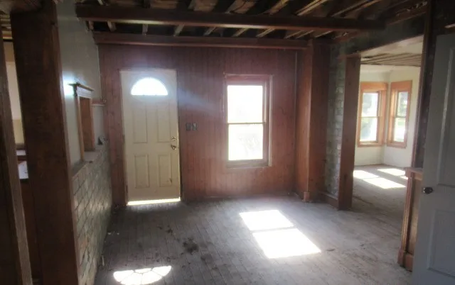 a view of empty room with window
