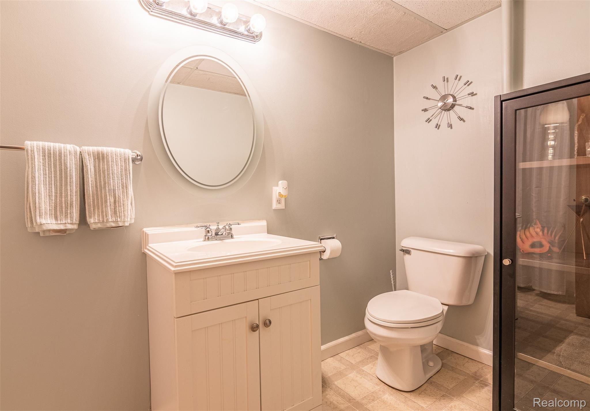 2023 Rosemont Road Berkley, MI 48072 - Photo 35 of 43 Basement full bath
