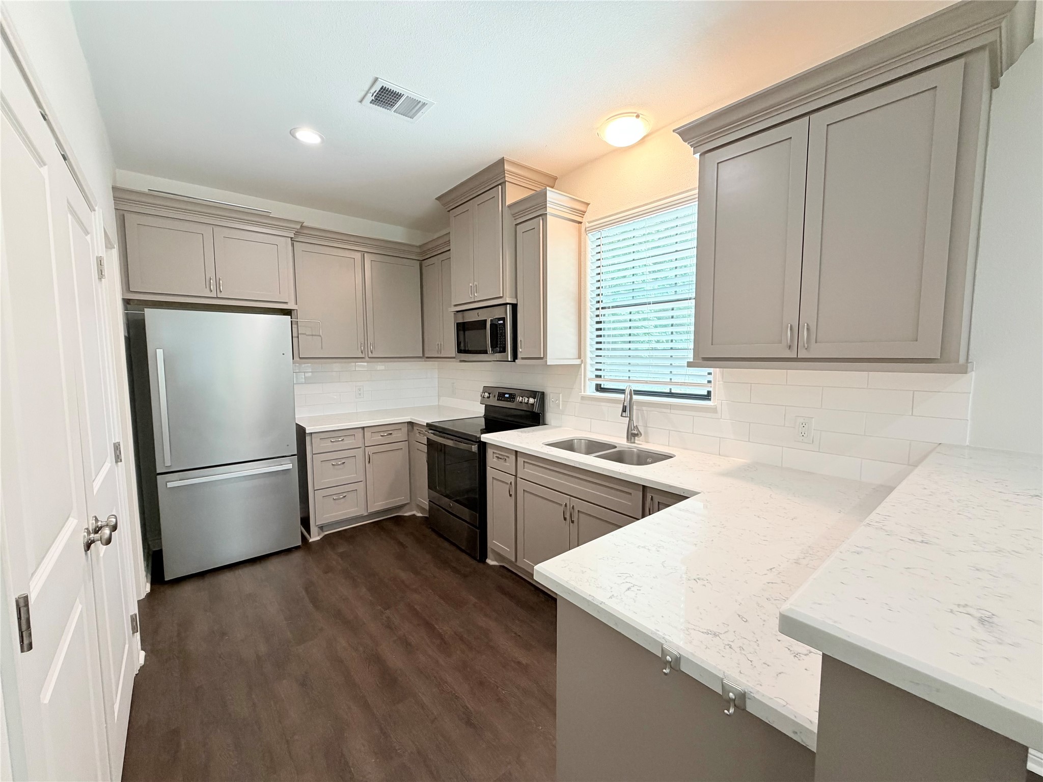 18397 Old Houston Road Conroe, TX 77302 - Photo 9 of 19