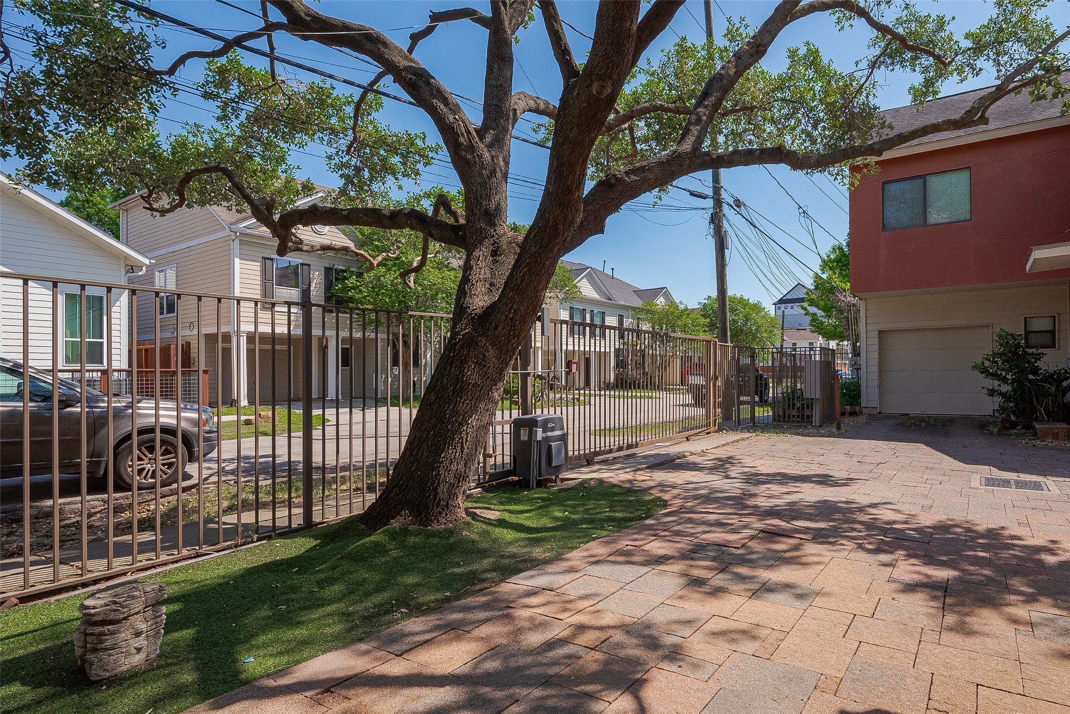 4331 Eigel Street Houston, TX 77007 - Photo 38 of 38 a view of a yard with a tree