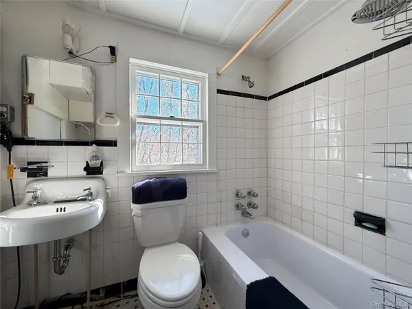 $2,100 | 674 Debruce Road, Livingston Manor, NY 12758