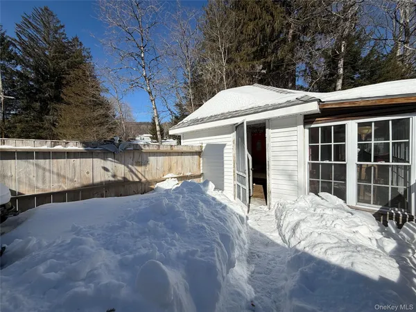 $2,100 | 674 Debruce Road, Livingston Manor, NY 12758