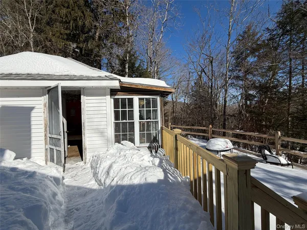 $2,100 | 674 Debruce Road, Livingston Manor, NY 12758