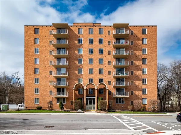 $160,500 | 50 South Rocky River Drive, Unit 705, Berea, OH 44017