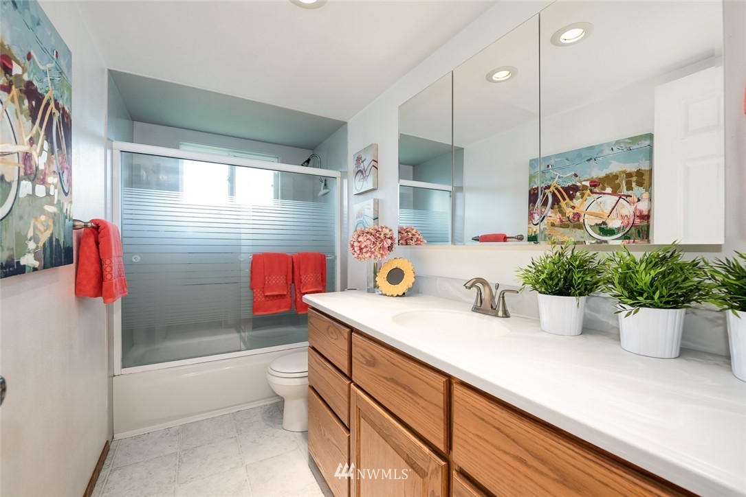 10644 Northeast 147th Street Bothell, WA 98011 - Photo 12 of 22 Gallery Image 12