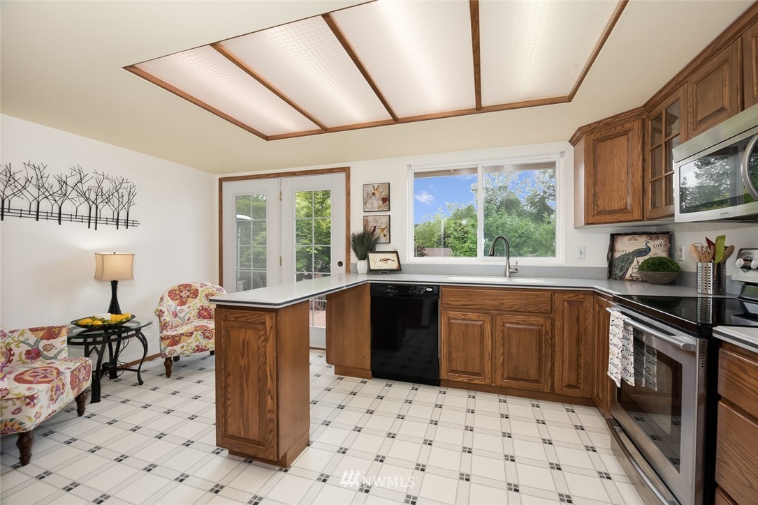 10644 Northeast 147th Street Bothell, WA 98011 - Photo 8 of 22 Gallery Image 8