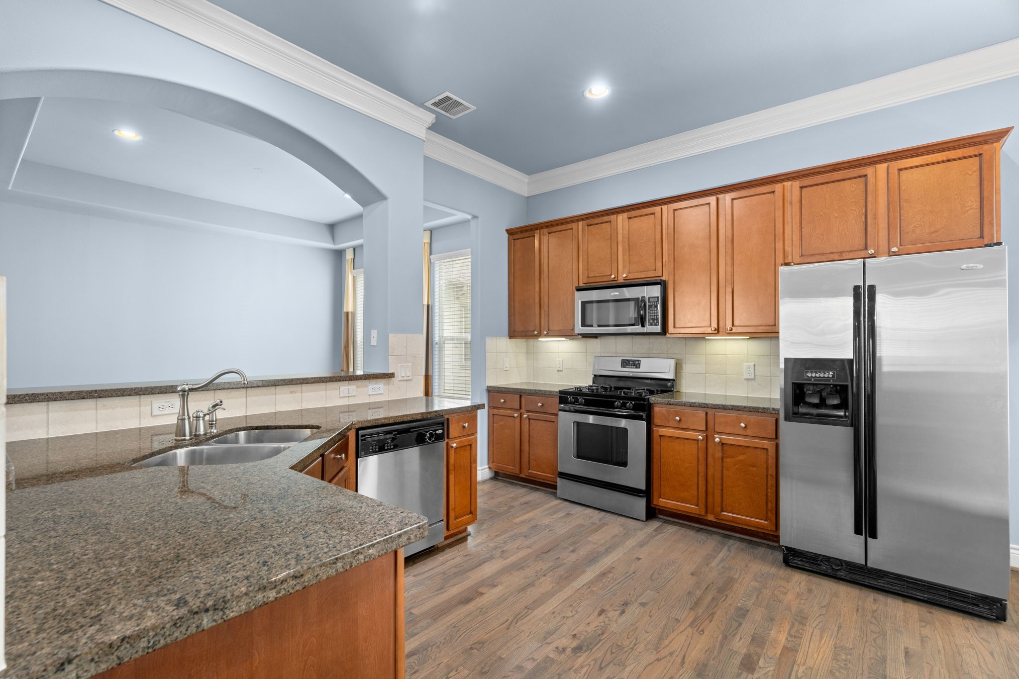 2820 Sherwin Street Houston, TX 77007 - Photo 25 of 50 a kitchen with stainless steel appliances granite countertop a sink stove and refrigerator