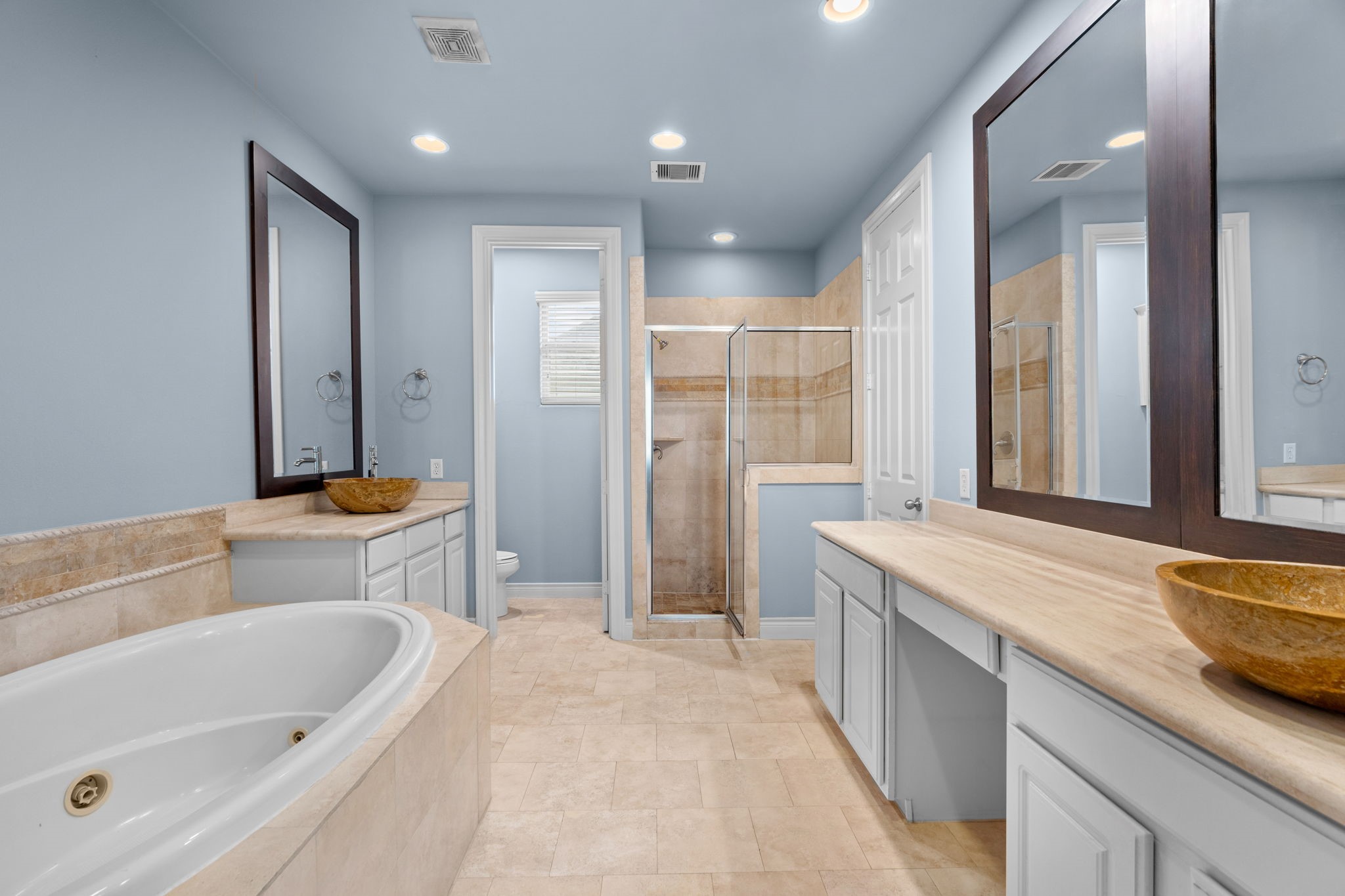 2820 Sherwin Street Houston, TX 77007 - Photo 39 of 50 a bathroom with a granite countertop tub sink and mirror