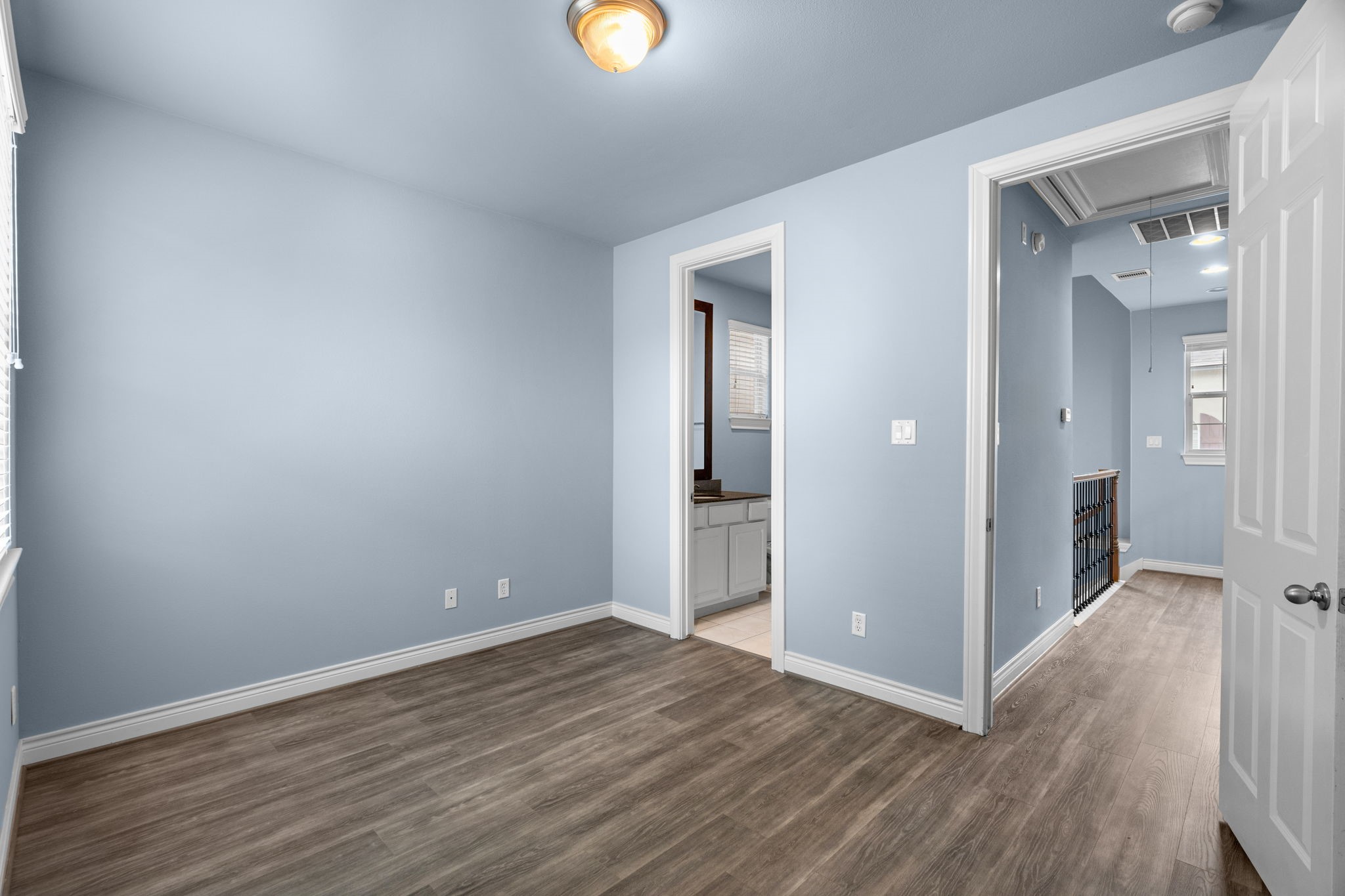2820 Sherwin Street Houston, TX 77007 - Photo 45 of 50 wooden floor in an empty room