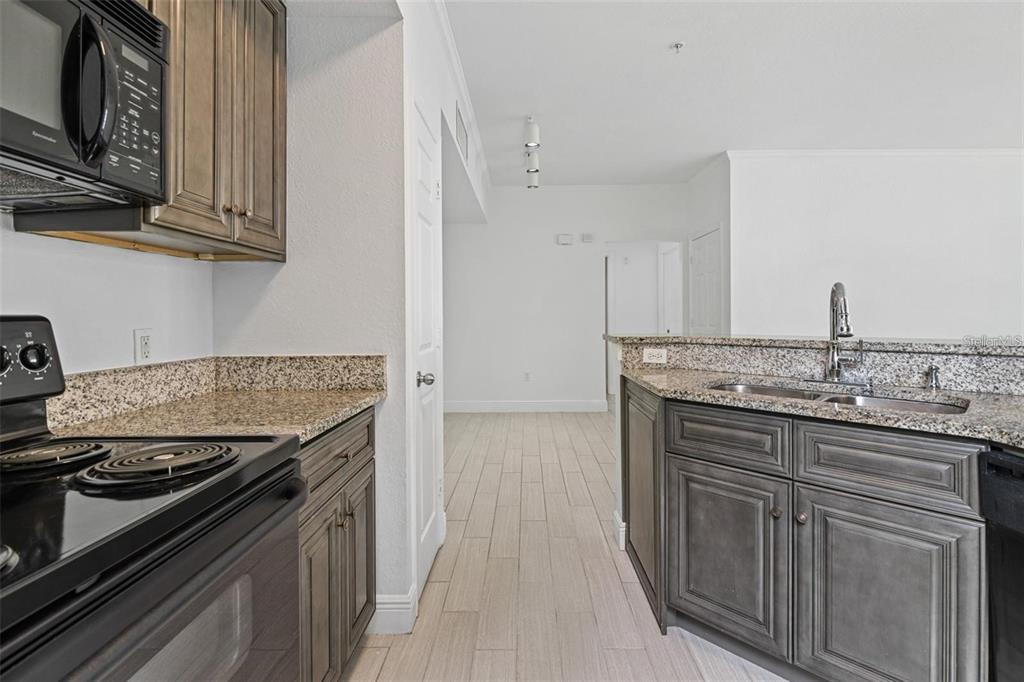 5571 Rosehill Road, Unit 104 Sarasota, FL 34233 - Photo 14 of 34