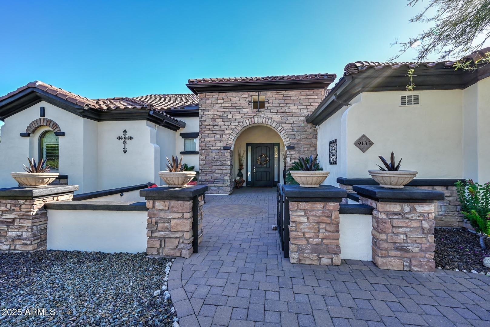 9133 West Andrea Drive Peoria, AZ 85383 - Photo 2 of 41 Entry