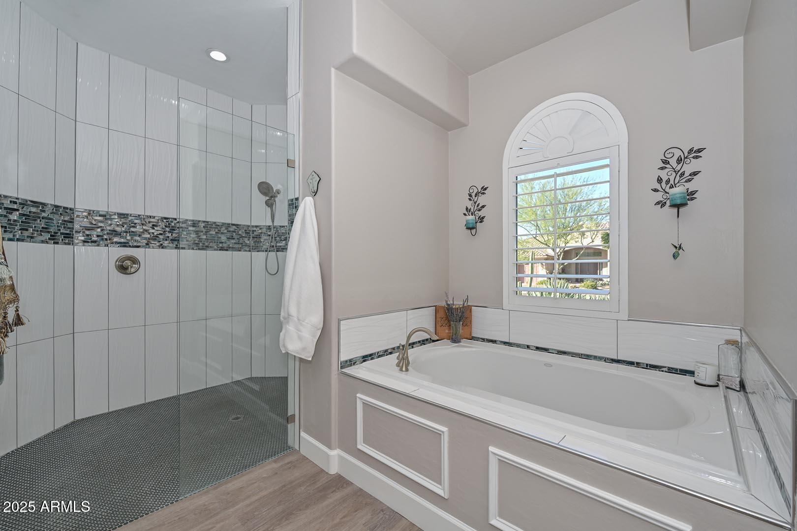 9133 West Andrea Drive Peoria, AZ 85383 - Photo 27 of 41 Primary Garden Tub-Shower