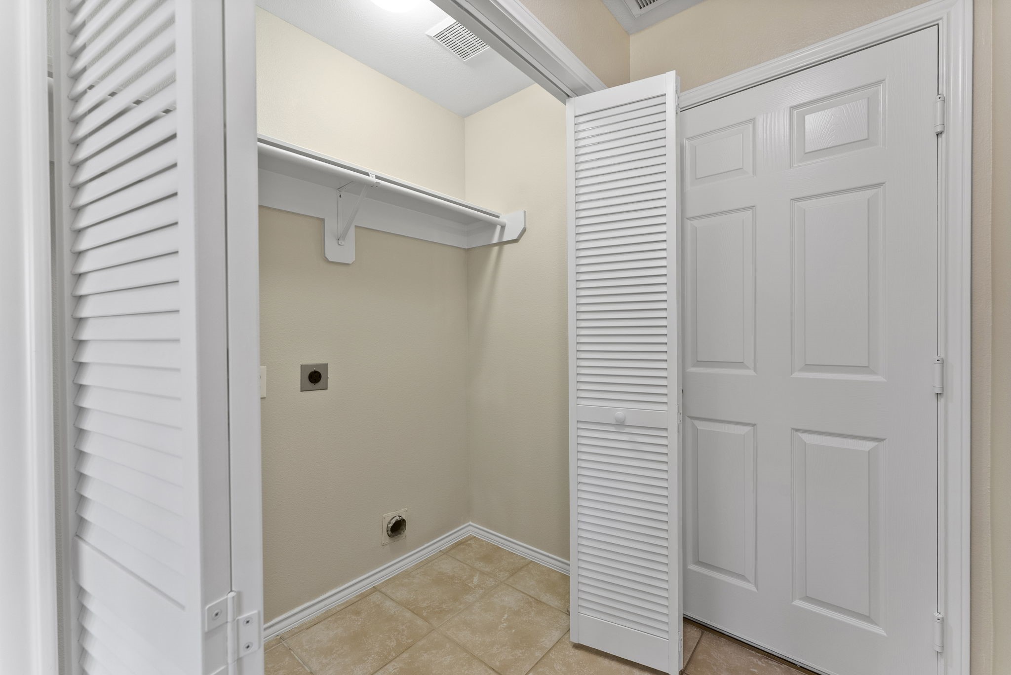 2419 Colonial Springs Lane Spring, TX 77386 - Photo 21 of 35 Laundry space right off the kitchen.