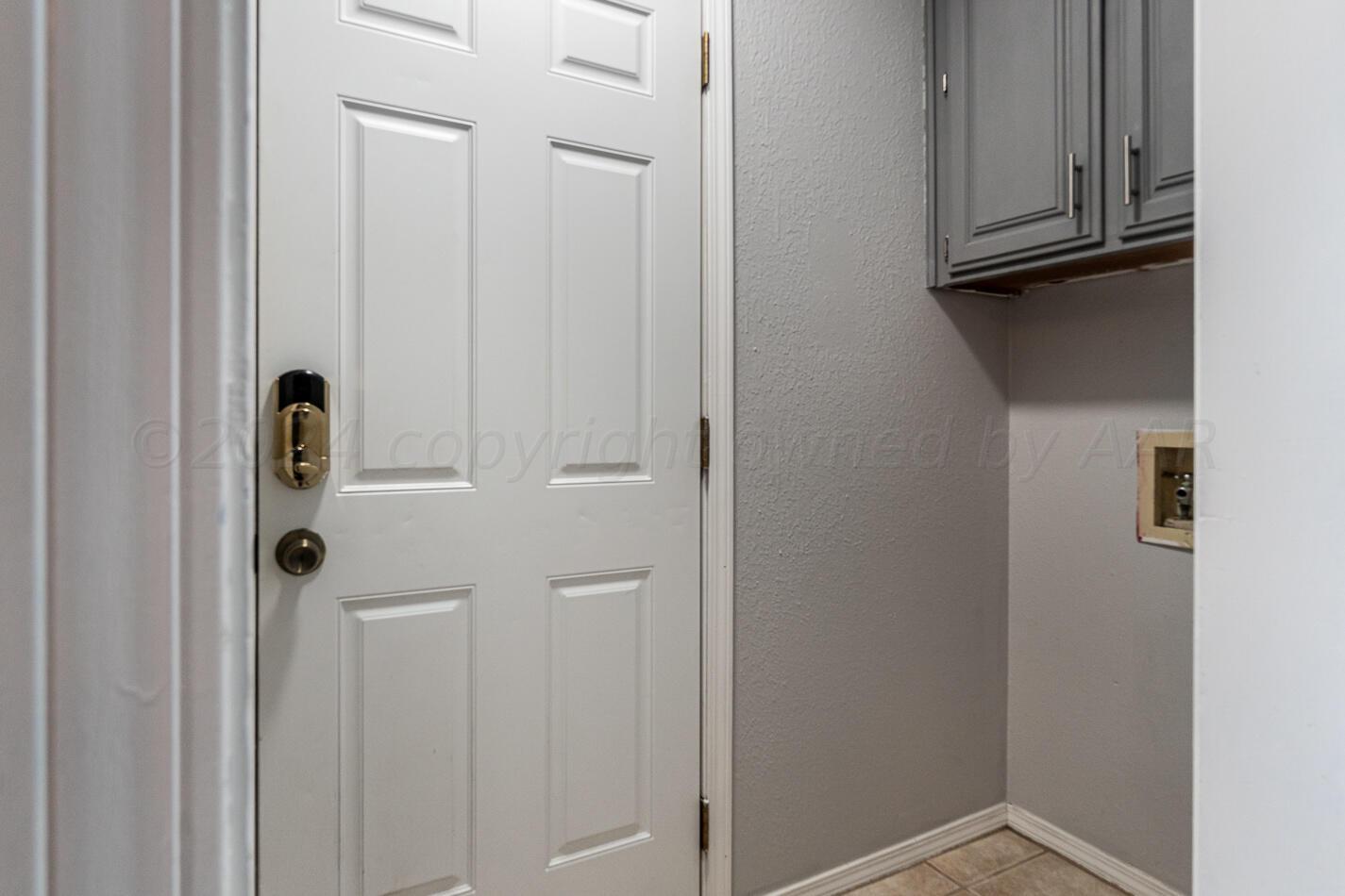 8012 Simpson Drive Amarillo, TX 79121 - Photo 24 of 28 a view of a elevator