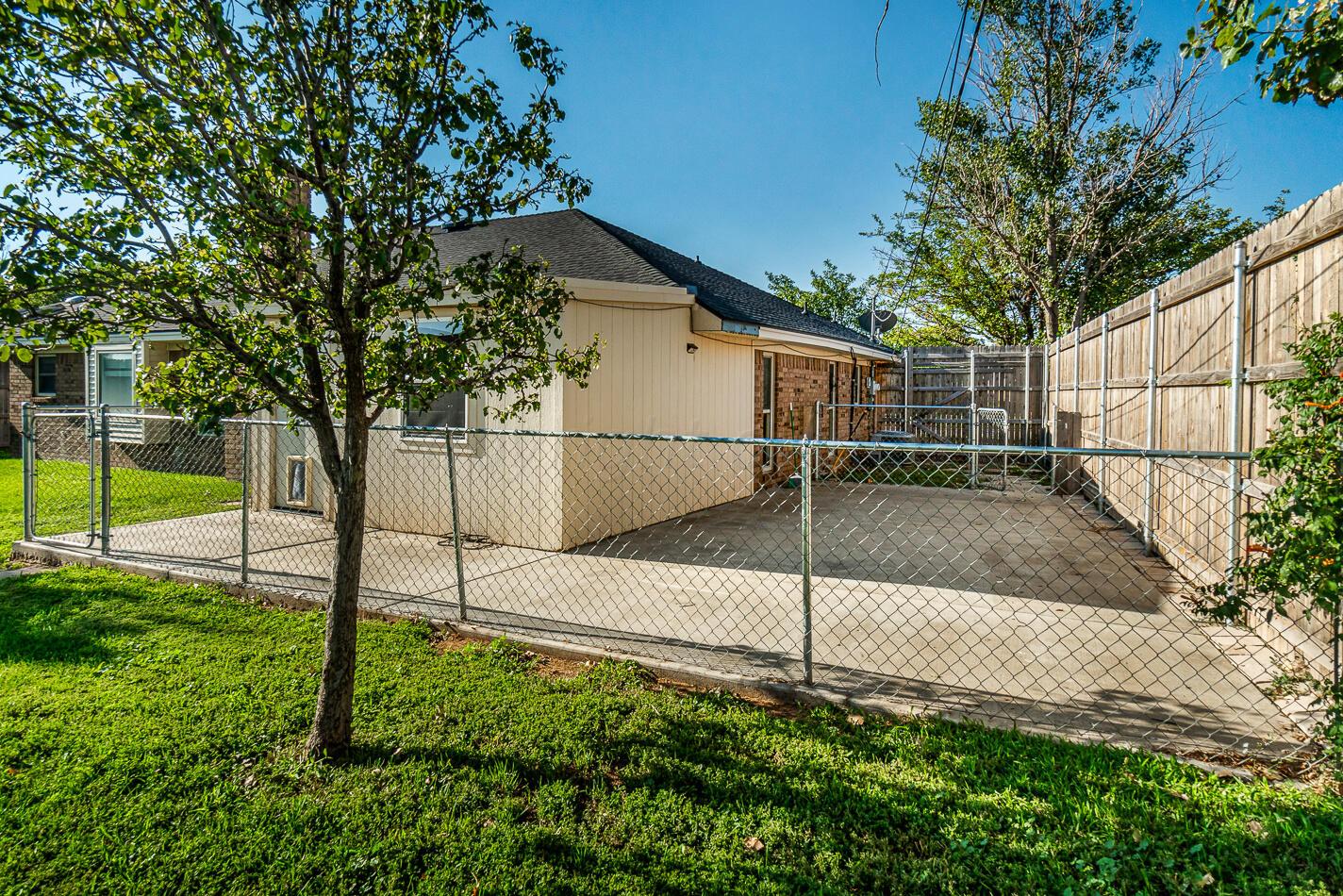 8012 Simpson Drive Amarillo, TX 79121 - Photo 27 of 28 a view of a backyard
