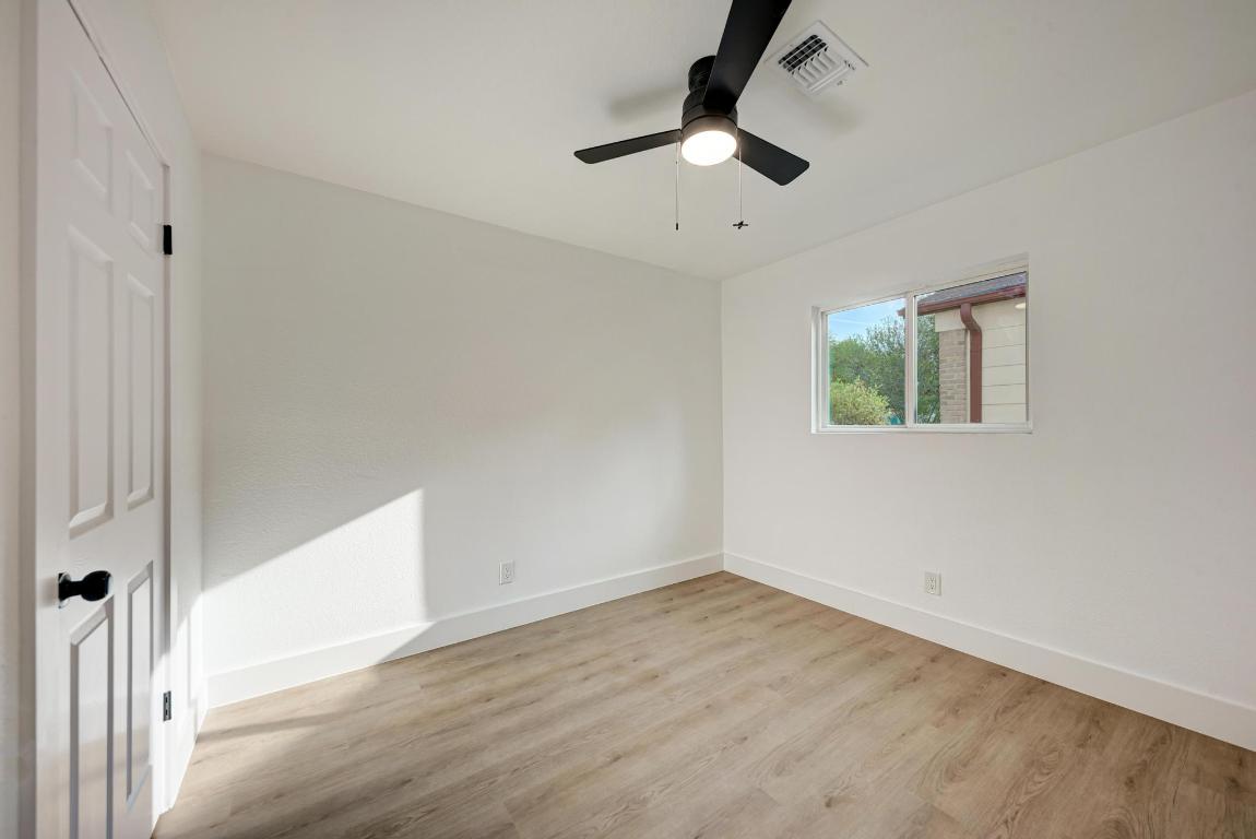 5106 Regency Drive Austin, TX 78724 - Photo 21 of 37 an empty room with a window