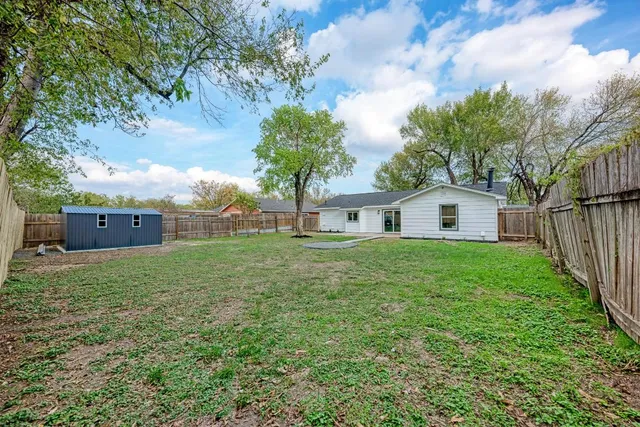 a view of a house with yard and a tree