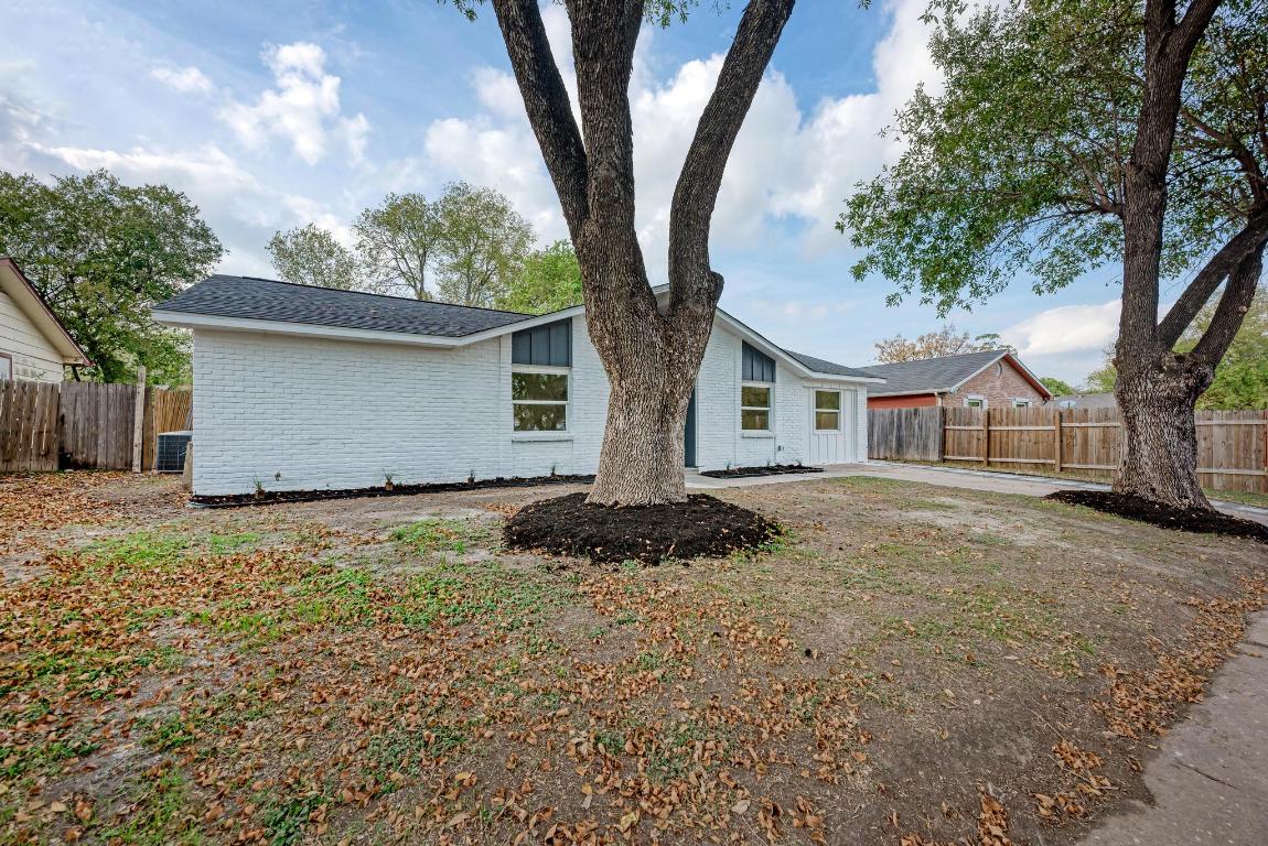 5106 Regency Drive Austin, TX 78724 - Photo 4 of 37 a front view of house with yard and trees