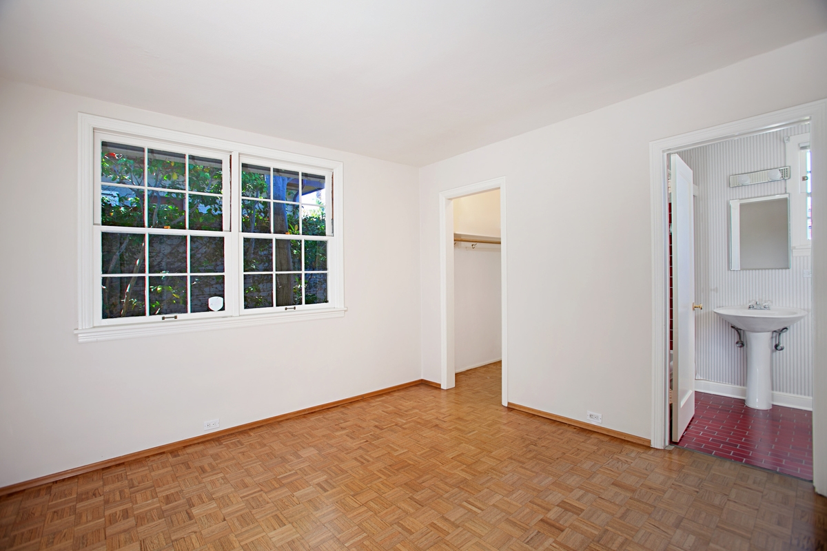 6323 Avenida Cresta La Jolla, CA 92037 - Photo 11 of 18