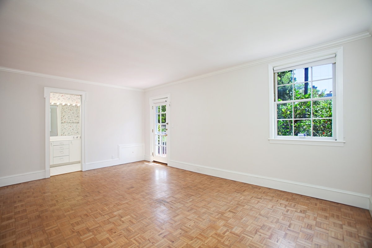 6323 Avenida Cresta La Jolla, CA 92037 - Photo 6 of 18