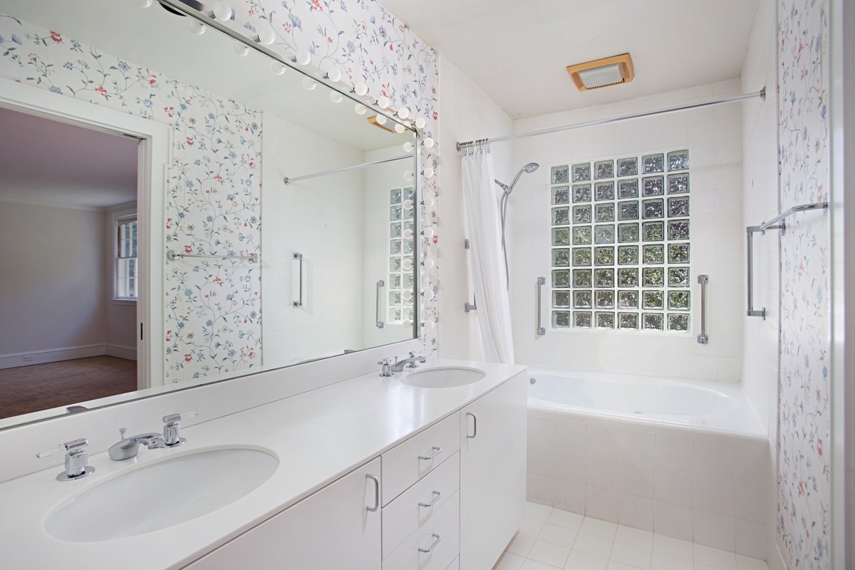 6323 Avenida Cresta La Jolla, CA 92037 - Photo 8 of 18