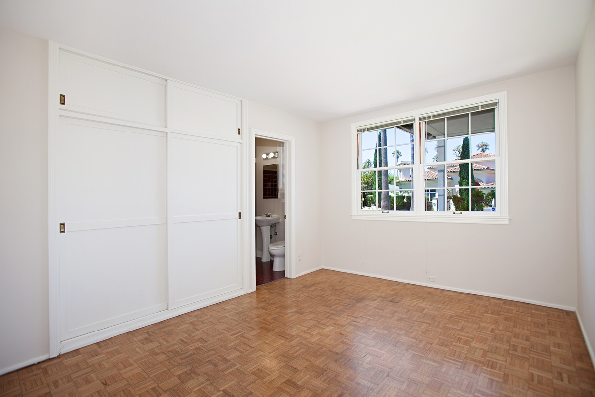 6323 Avenida Cresta La Jolla, CA 92037 - Photo 9 of 18