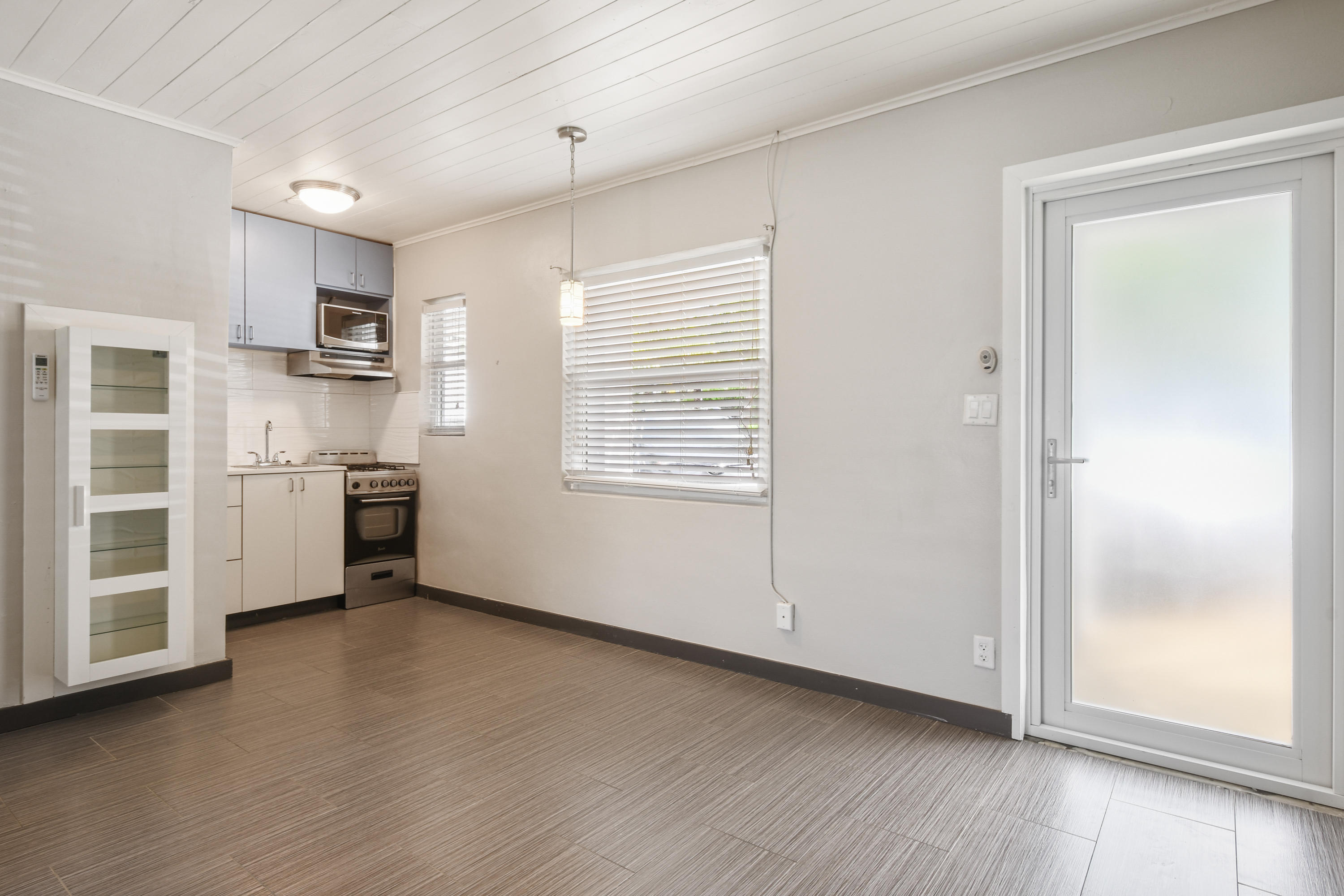 3021 North Ocean Drive, Unit 9 Riviera Beach, FL 33404 - Photo 2 of 18 3021 N Ocean #9 LR(2)