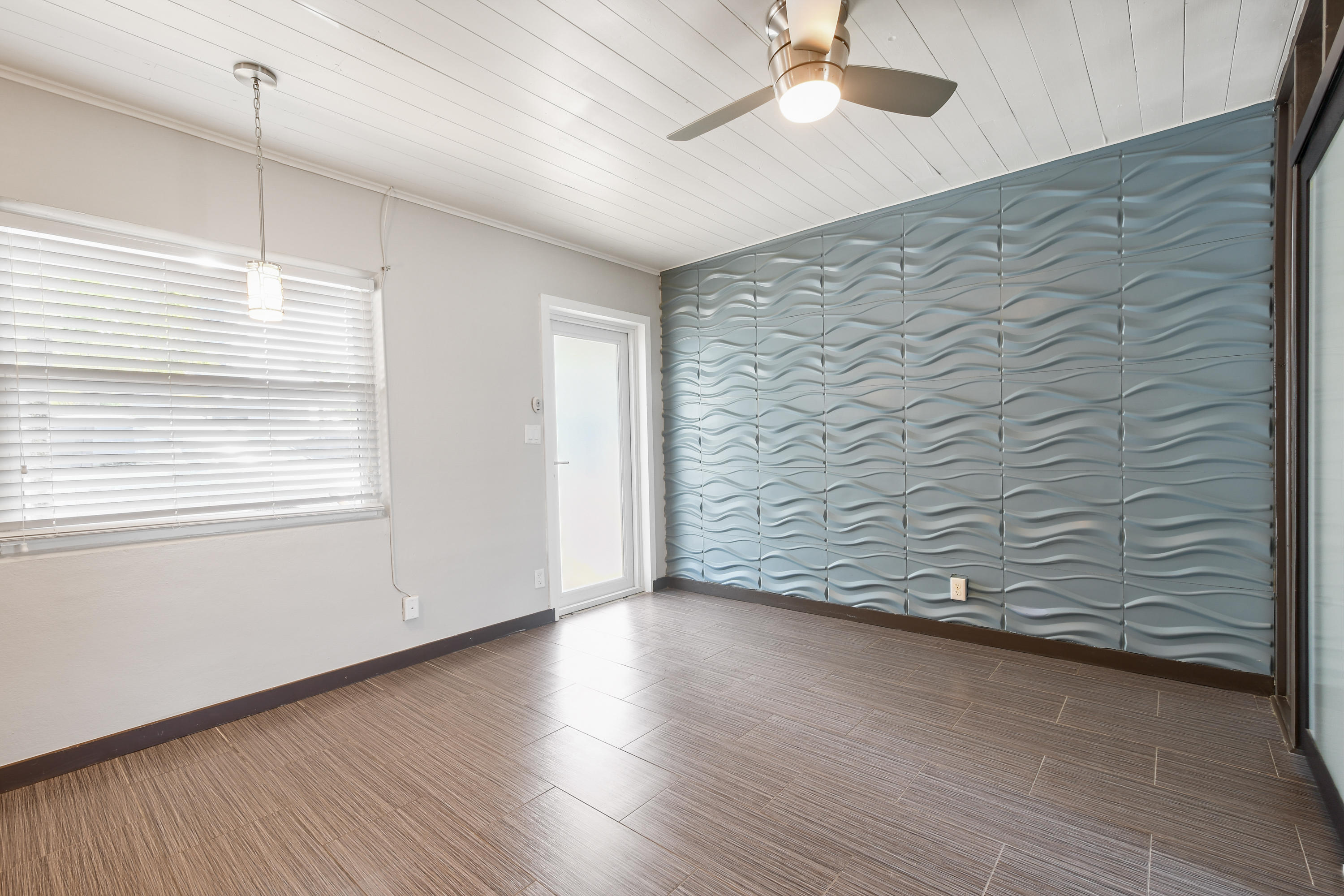 3021 North Ocean Drive, Unit 9 Riviera Beach, FL 33404 - Photo 3 of 18 3021 N Ocean #9 bed