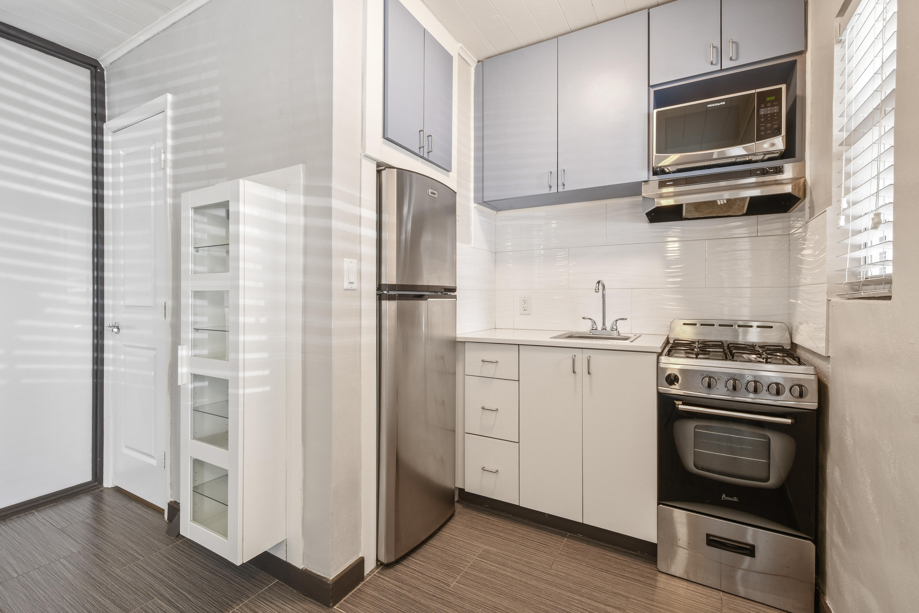 3021 North Ocean Drive, Unit 9 Riviera Beach, FL 33404 - Photo 6 of 18 3021 N Ocean #9 kitchen