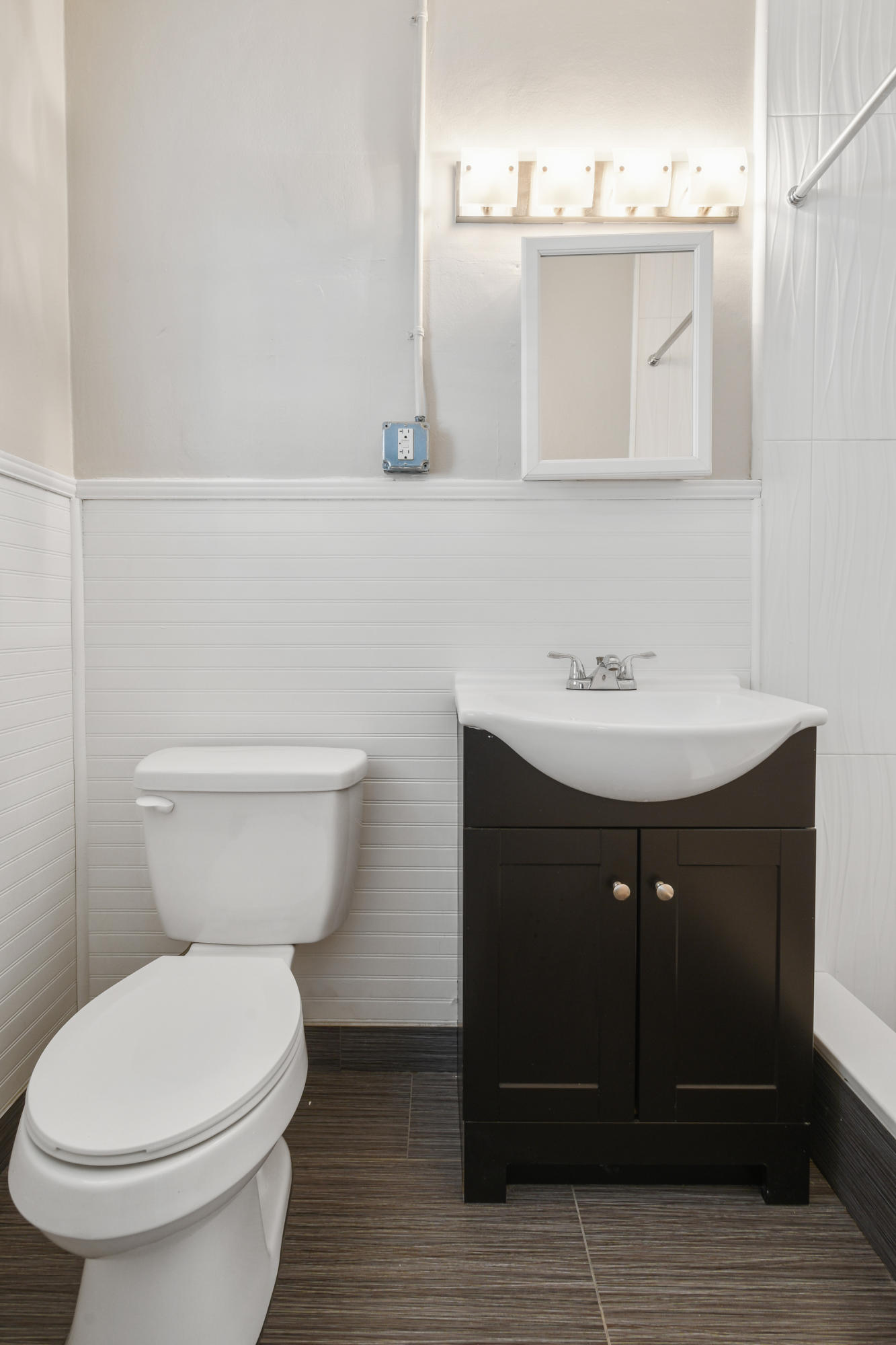 3021 North Ocean Drive, Unit 9 Riviera Beach, FL 33404 - Photo 7 of 18 3021 N Ocean #9 bath