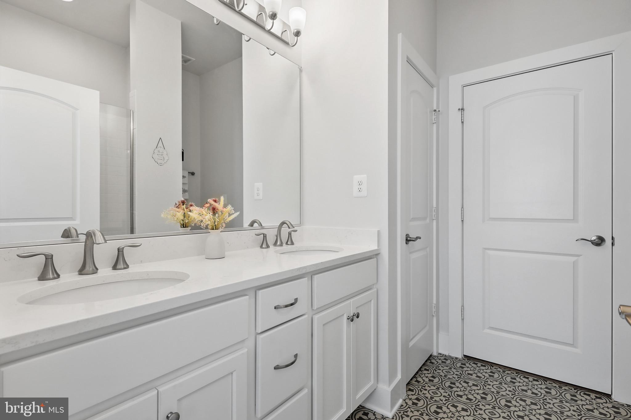 2896 Town View Circle New Windsor, MD 21776 - Photo 20 of 36 Owner's Bathroom