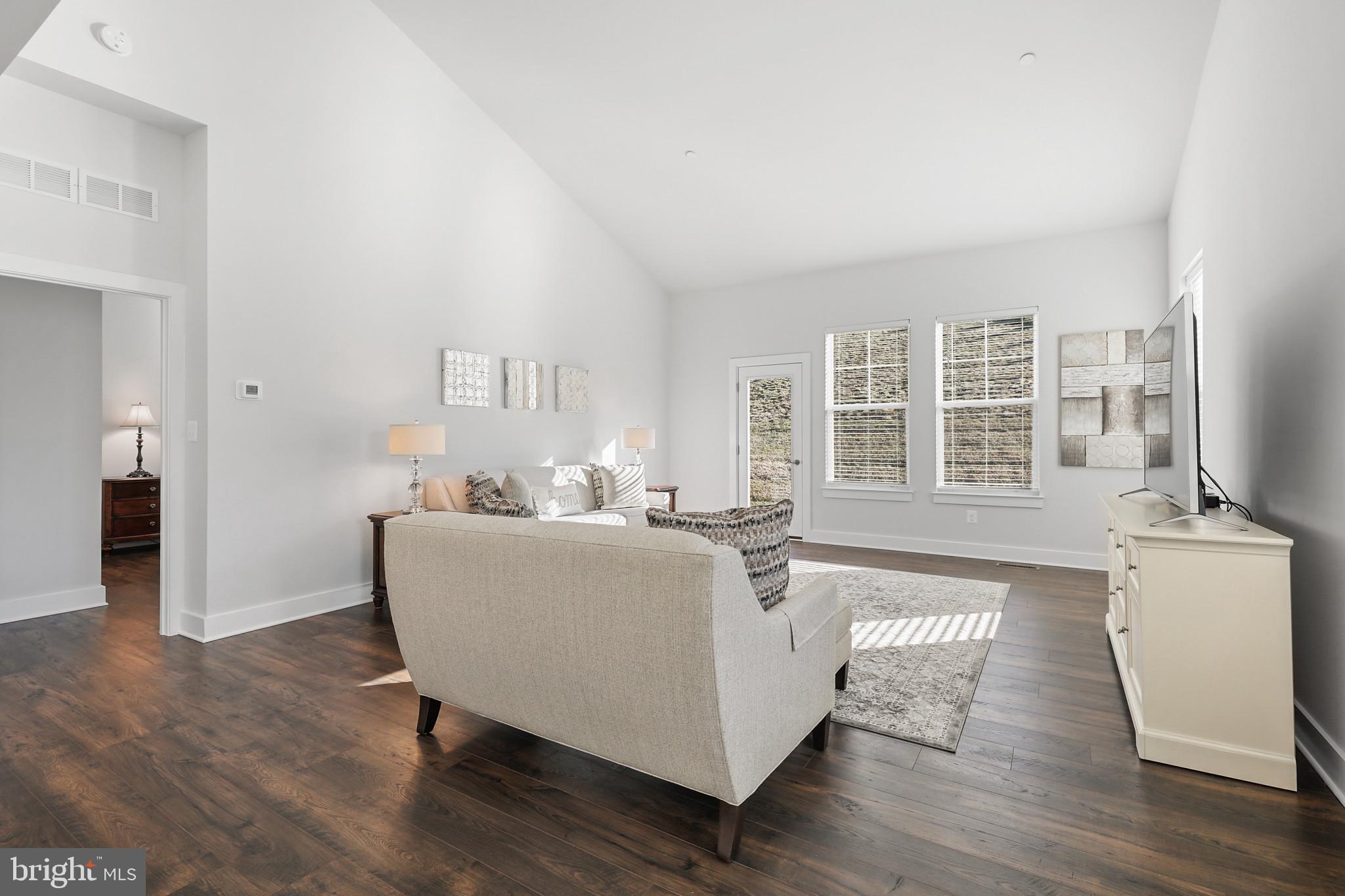 2896 Town View Circle New Windsor, MD 21776 - Photo 3 of 36 Living Room