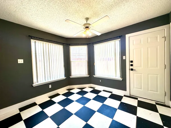 $1,425 | 6106 9th Street, Lubbock, TX 79416